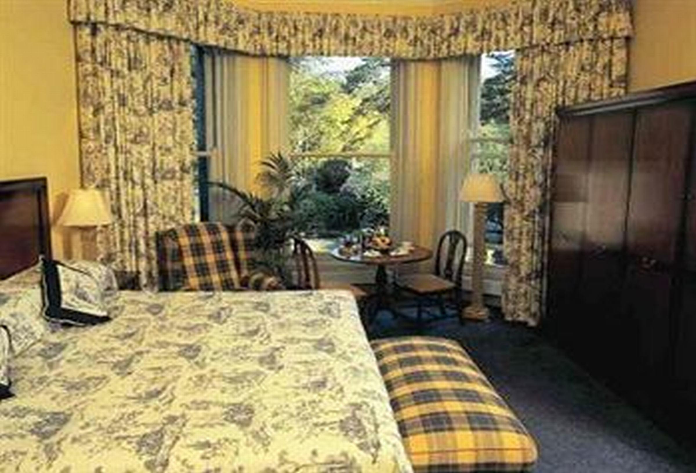 The Culloden Estate And Spa Holywood  Chambre photo A bedroom at the Inn