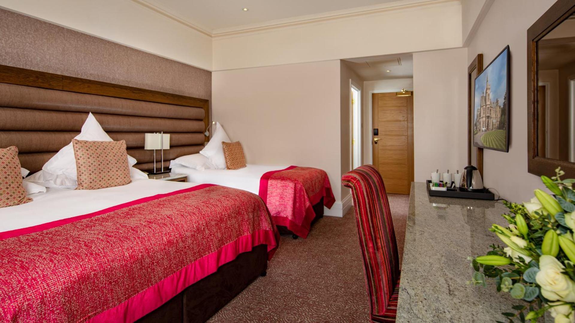 The Culloden Estate And Spa Holywood  Extérieur photo A room at the hotel