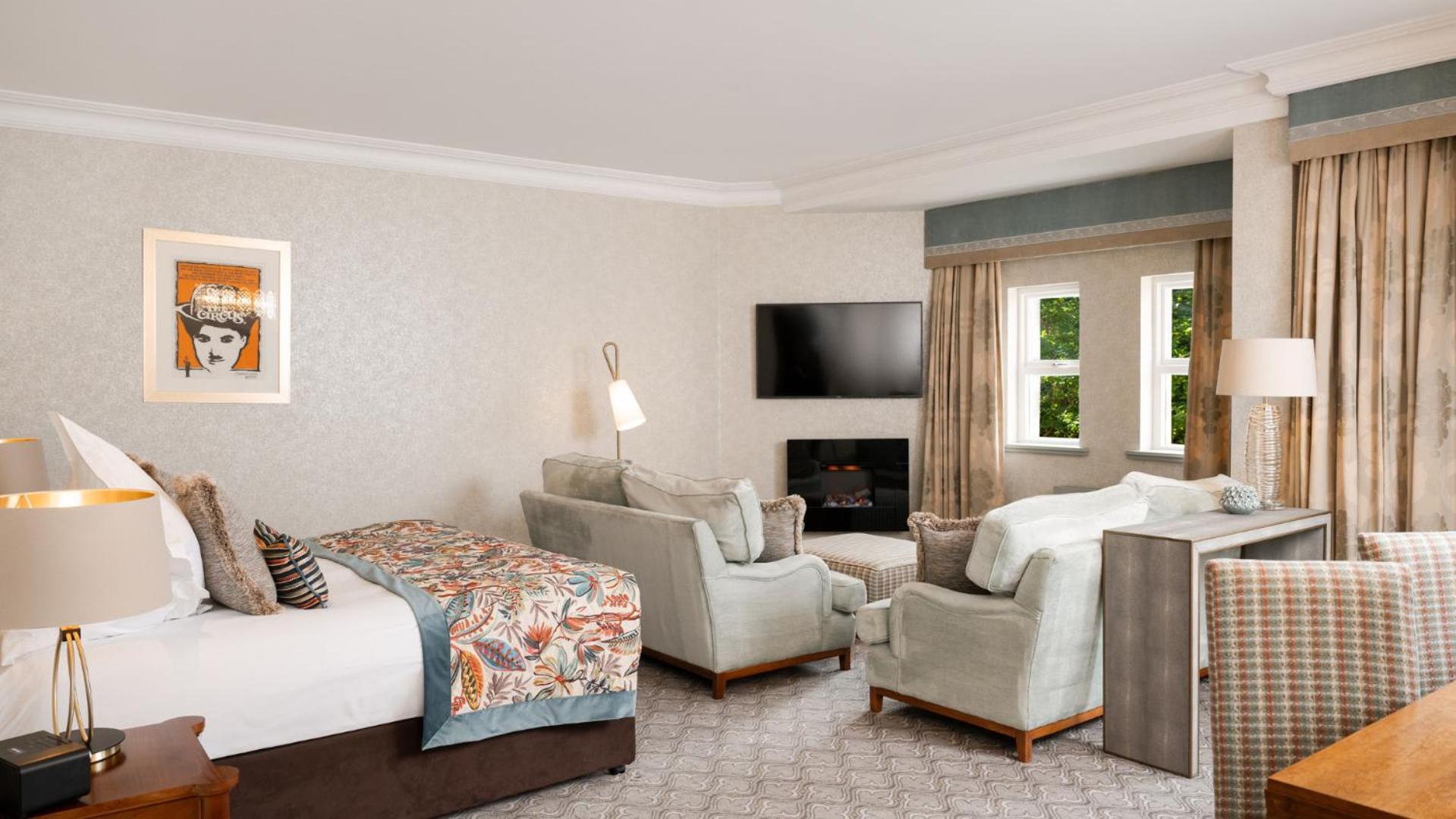 The Culloden Estate And Spa Holywood  Extérieur photo A suite at The Grove